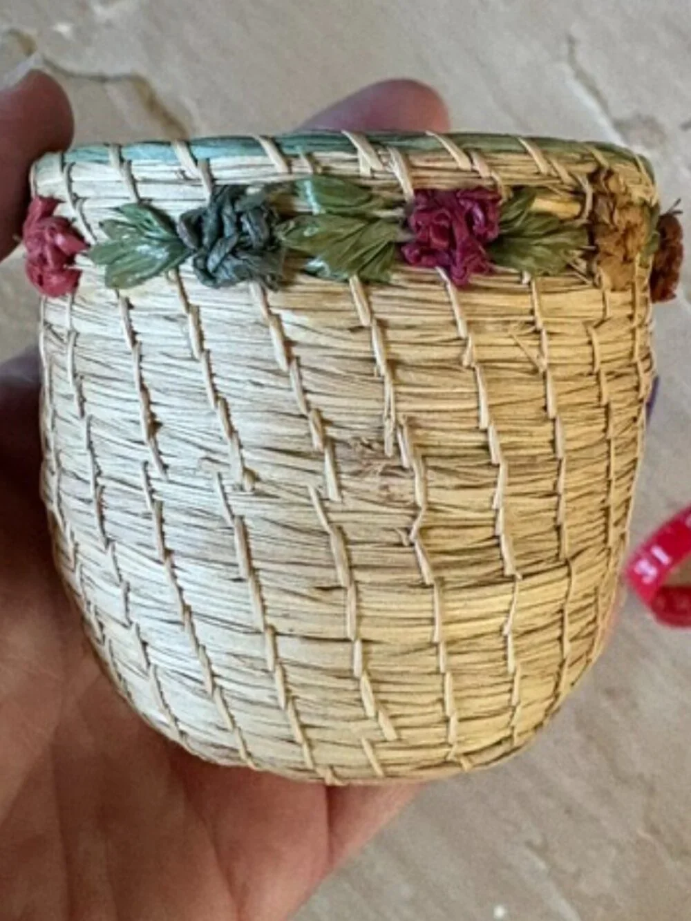 Charming Vintage 1950s or 60s Handmade Bermuda Souvenir Wee Basket Floral Motif